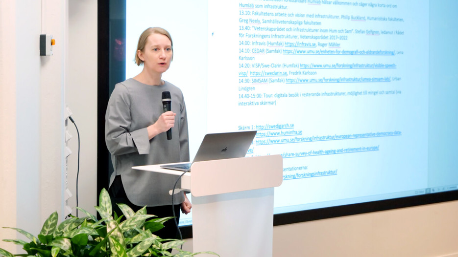 Karin Danielsson presenterar i Humlab