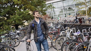 Thomas Sandqvist pluggar till jurist vid Umeå universitet