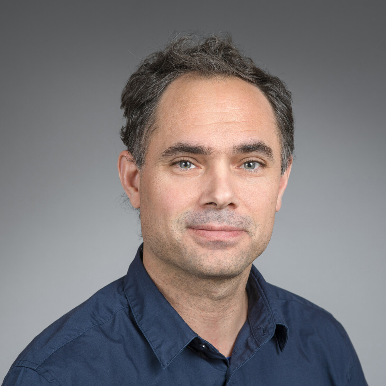 Porträtt på Henrik Sjödin, första forskningsingenjör vid Institutionen för folkhälsa och klinisk medicin, Umeå universitet.