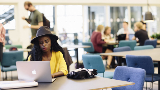 Bild på Studenter i Vardagsrummet