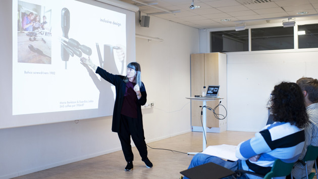Porträtt på Maria Göransdotter, universitetsadjunkt på Designhögskolan, Umeå universitet.