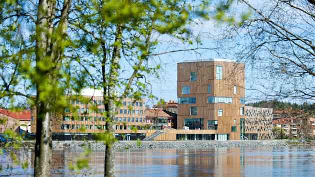 Vy över älven mot Konstnarligt Campus.